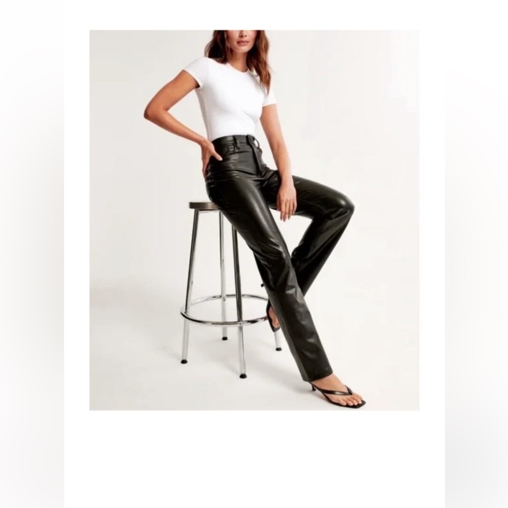 Abercrombie & Fitch The 90’s Straight Ultra High Rise Faux Leather Pant Sz 4S